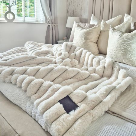 Serenity Ribbed Faux Fur Blanket 